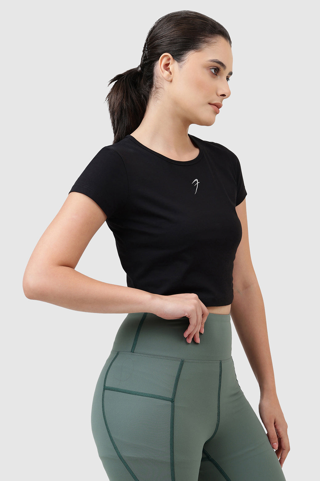 Peak Crop Top Black