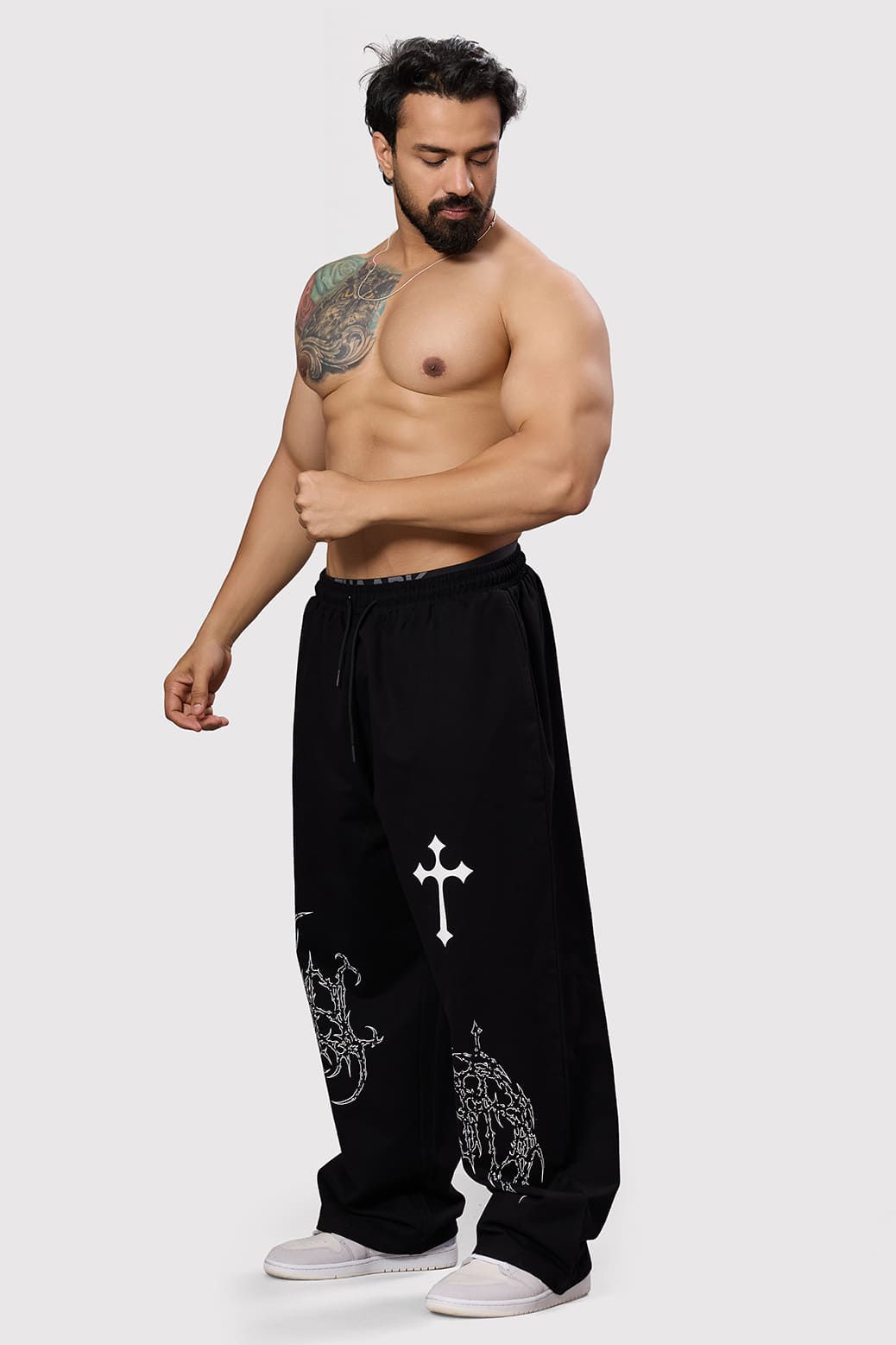 Christ Loose Tracks Black