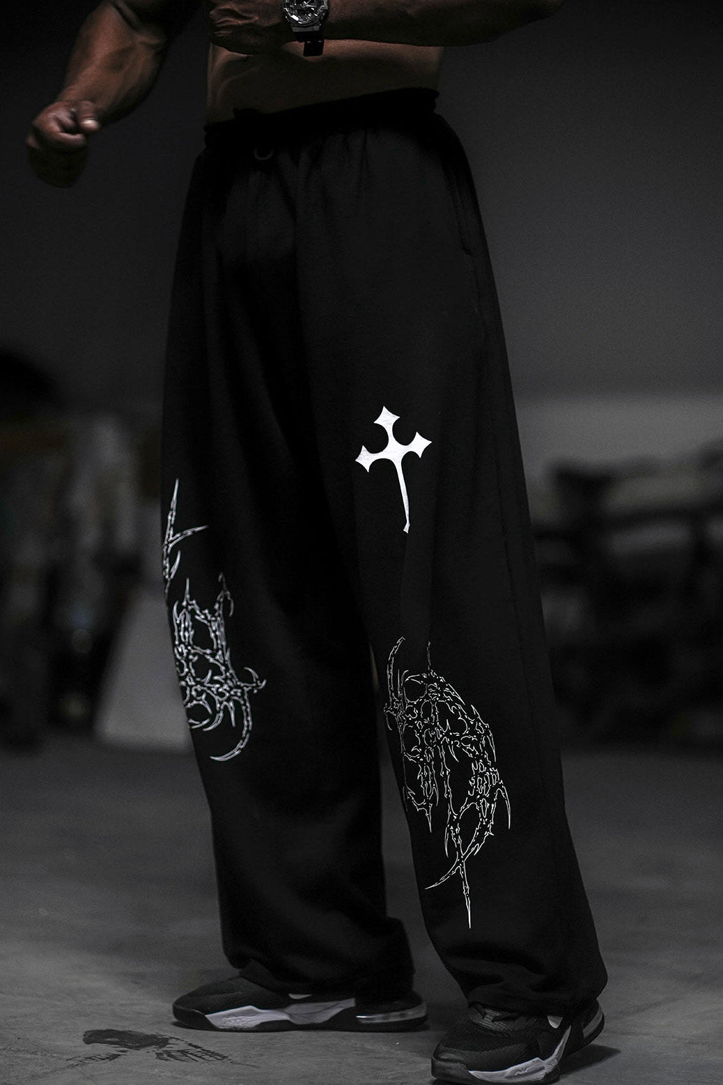 Christ Loose Tracks Black