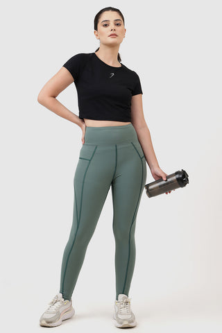 Peak Crop Top Black